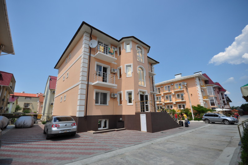 Отдых в частном секторе в Крыму - коттедж Ева в Николаевке